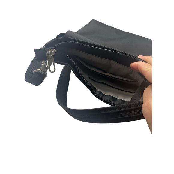 Travelon Anti-Theft Classic Travel Cross Body Bag - Picture 1 of 10